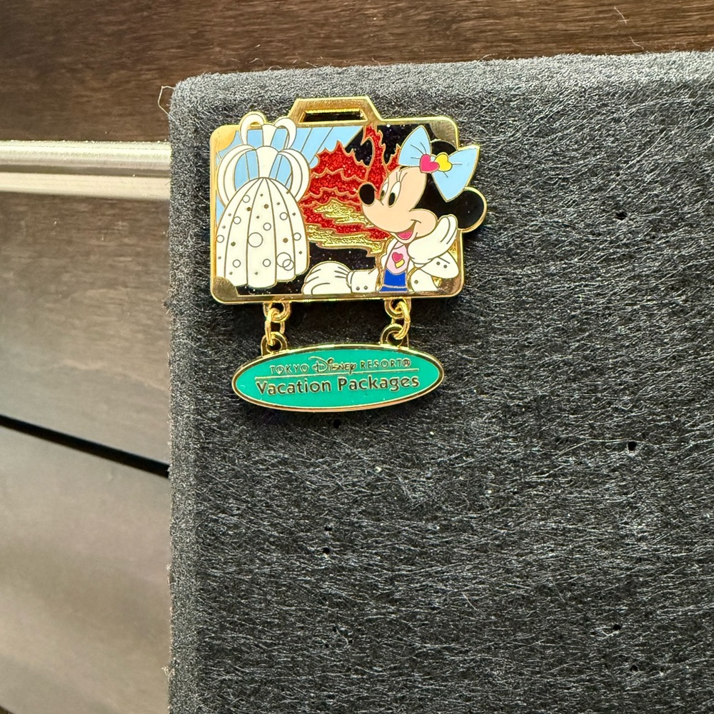 Tokyo Disney resort pin Minnie Mouse